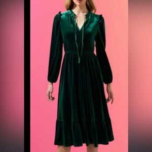 Damzels in This Dress Velvet Midi Dress (Black)